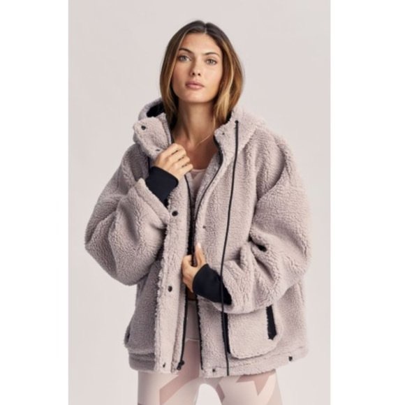 SOLD!!! Varley Montalvo Lilac Sherpa Jacket - Picture 5 of 7